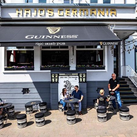 Hajo'S Germania Lodge & Irish Pub 로데스하임암라인 외부 사진