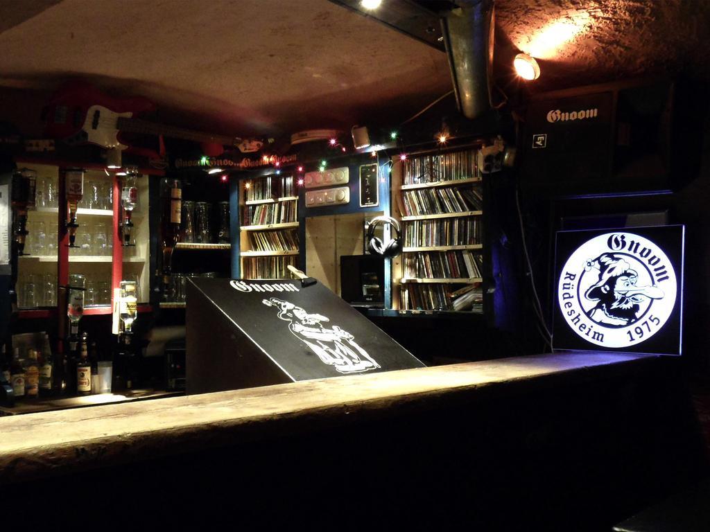 Hajo'S Germania Lodge & Irish Pub 로데스하임암라인 외부 사진