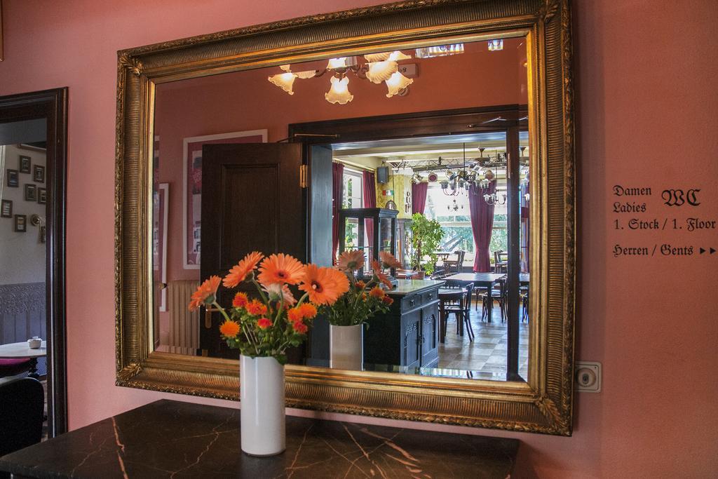Hajo'S Germania Lodge & Irish Pub 로데스하임암라인 외부 사진